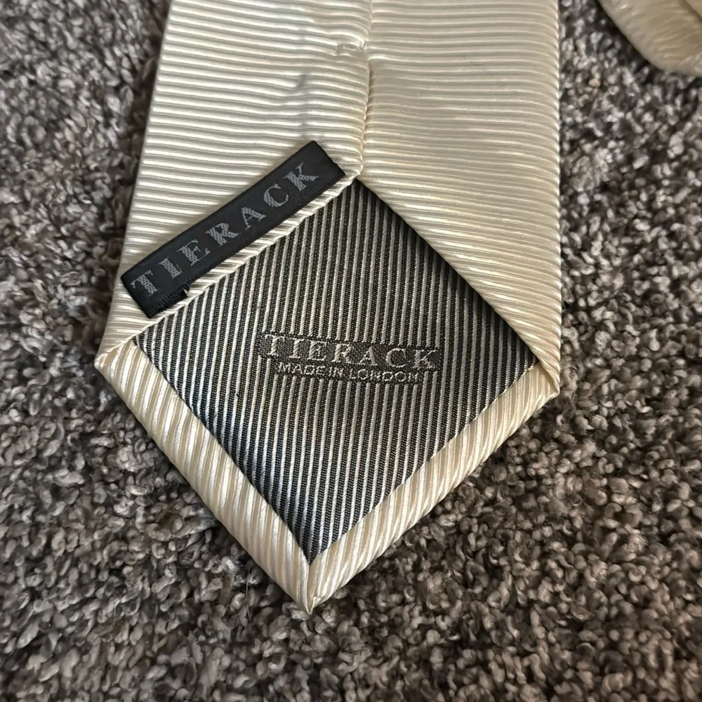 Tie Rack London Cream Striped Textured Men’s Neck Tie 100% Silk